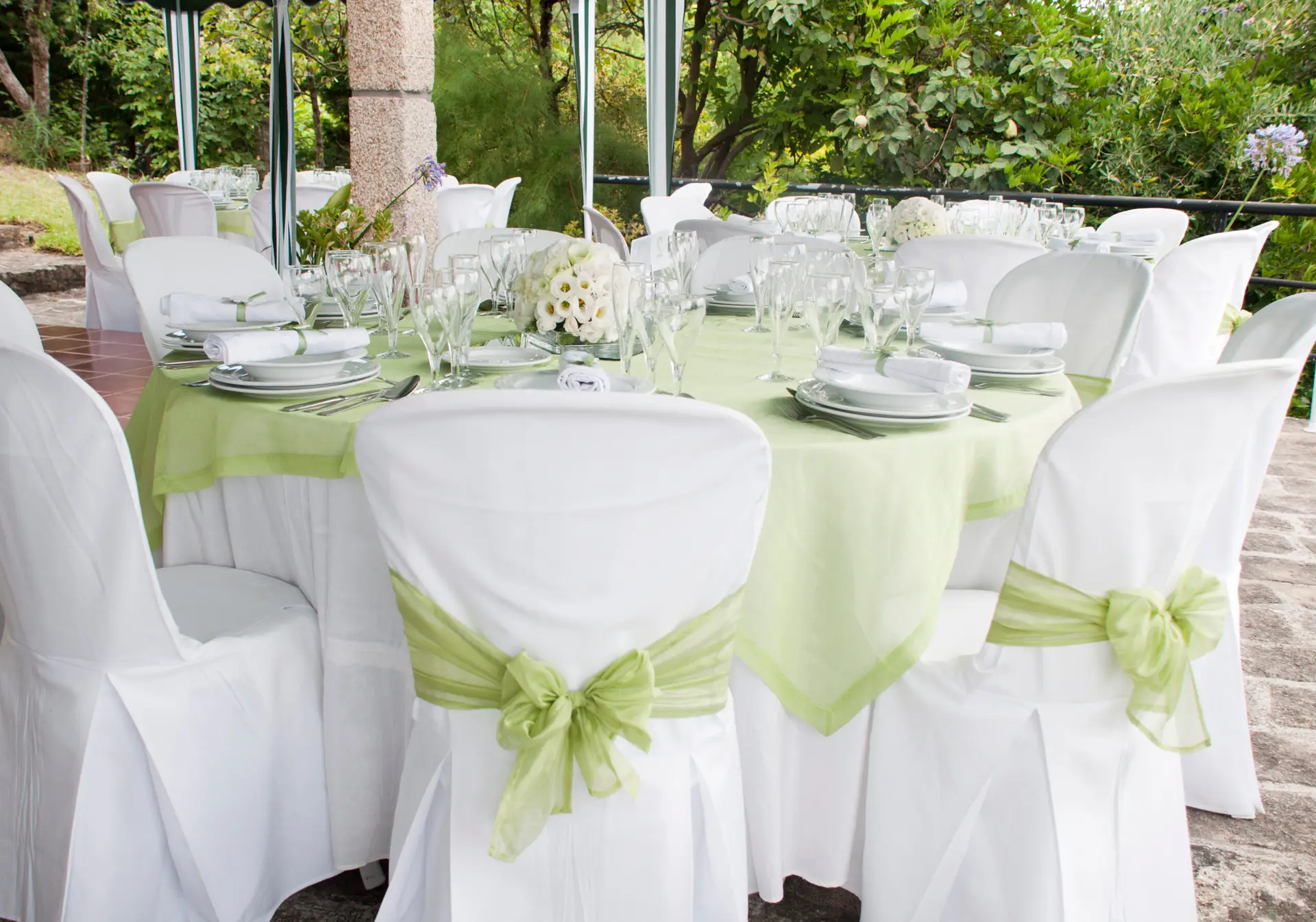 wedding reception with background dinner music