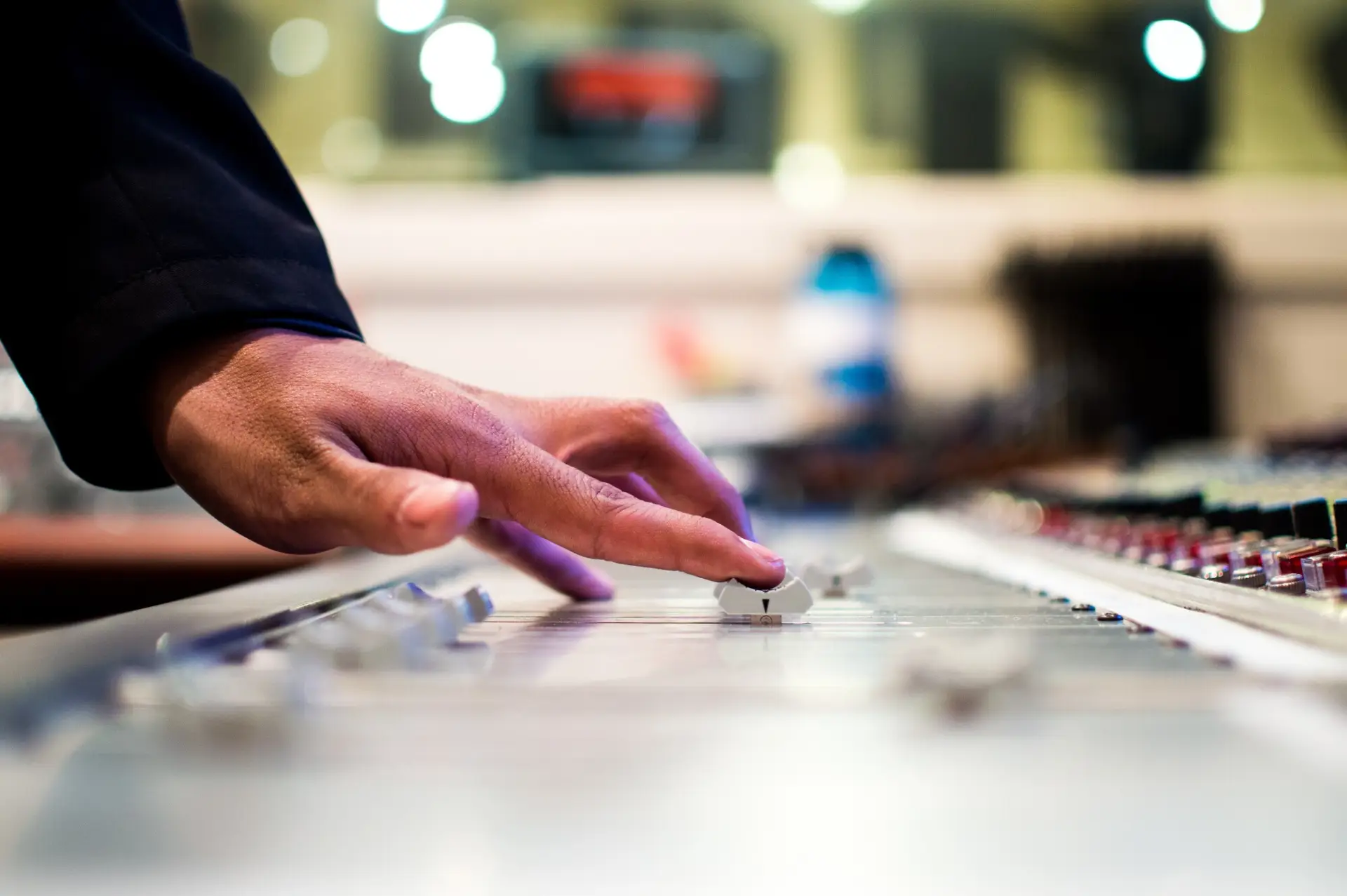how much do DJs cost