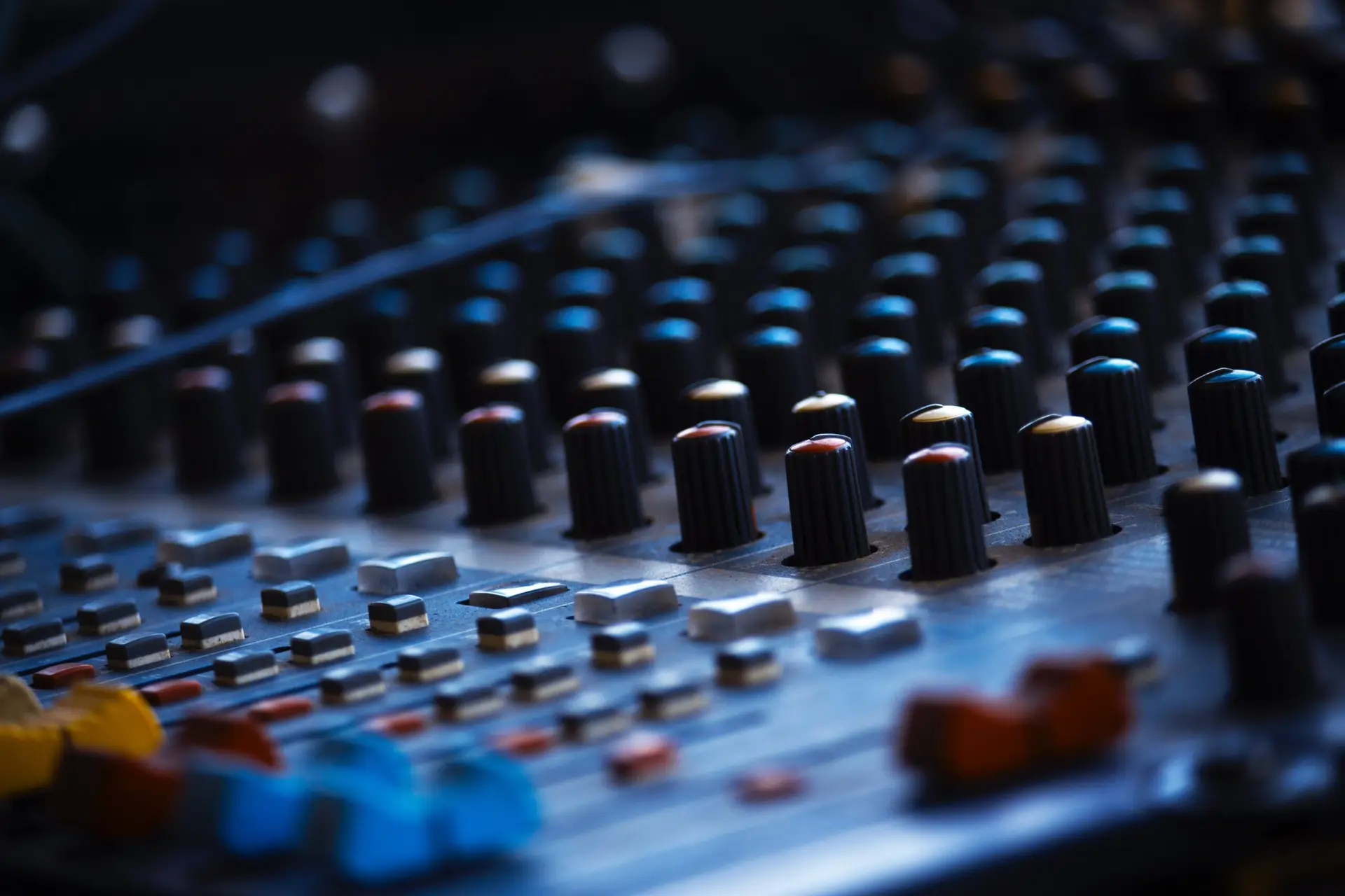 DJ